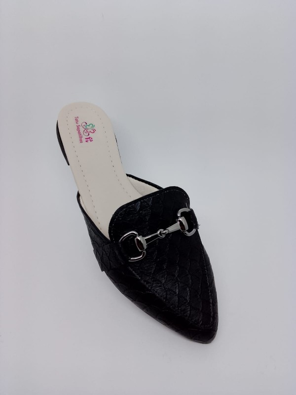Mule Sapatilha Preto Fosco Escama Bico Fino Enf. Fivela Prata