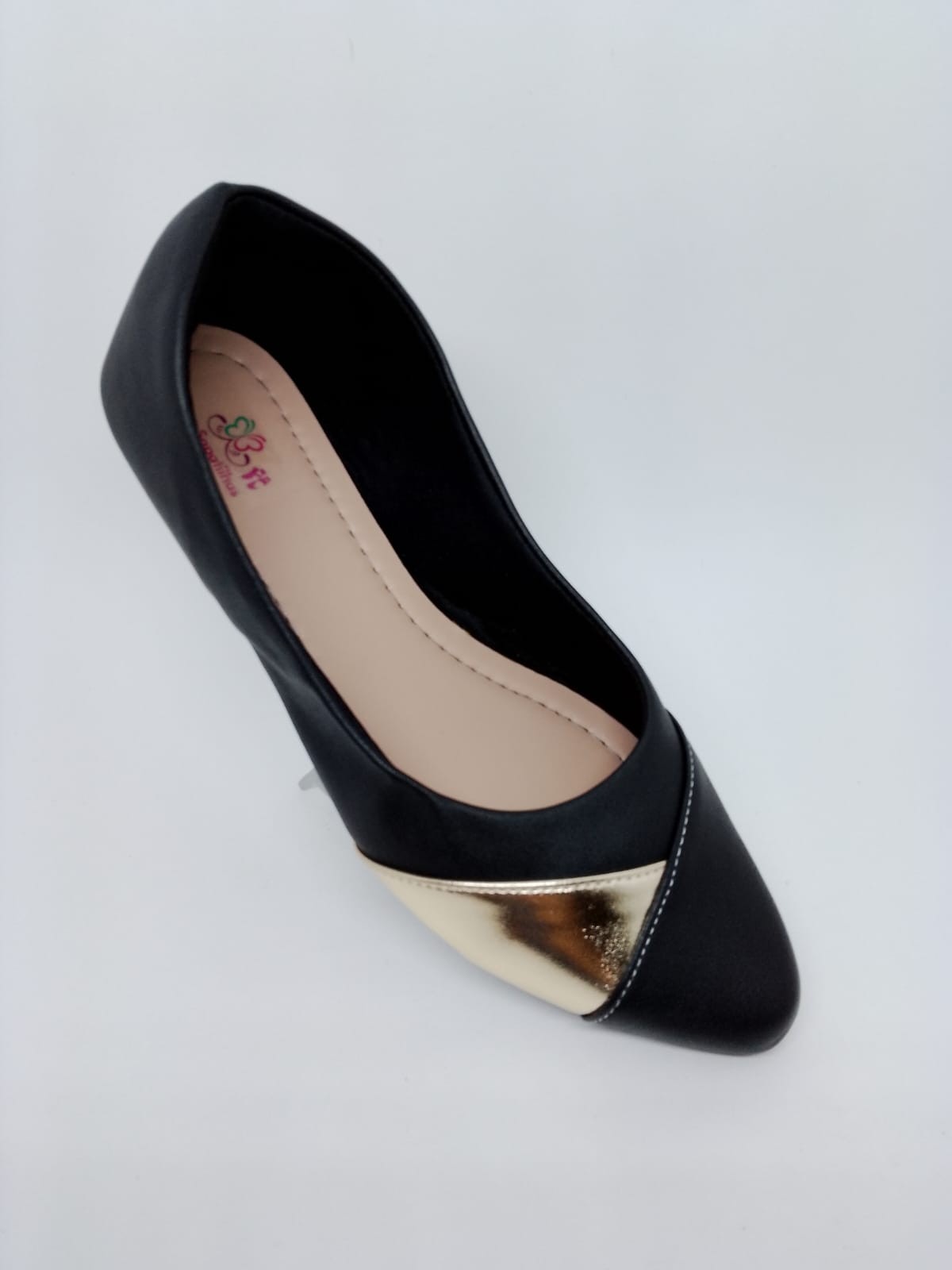 Sapatilha Confort Preta Fosco Bicolor Dourado Bico Fino